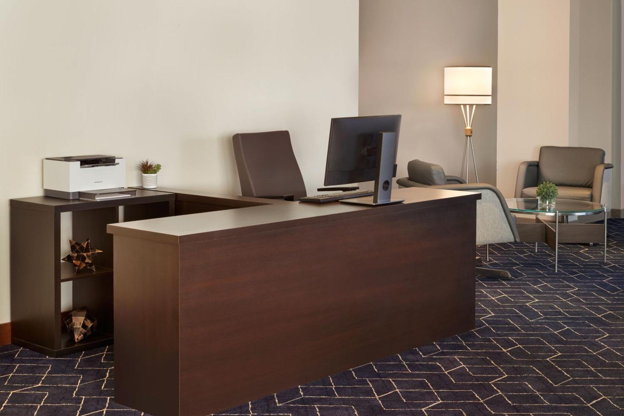 Отель Courtyard By Marriott Ottawa Downtown Экстерьер фото