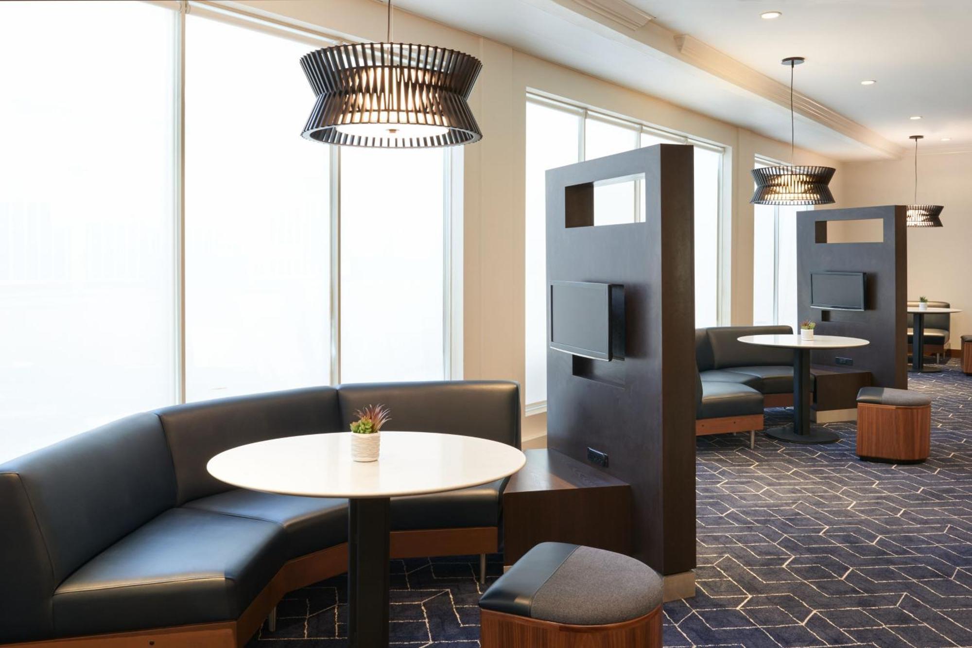Отель Courtyard By Marriott Ottawa Downtown Экстерьер фото