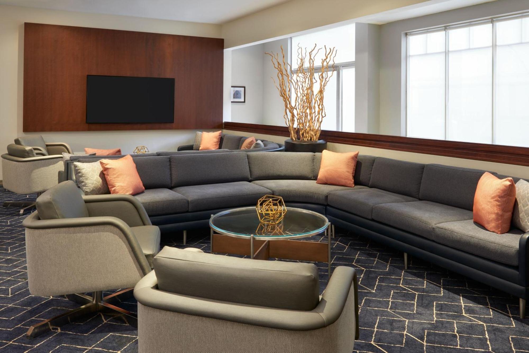 Отель Courtyard By Marriott Ottawa Downtown Экстерьер фото