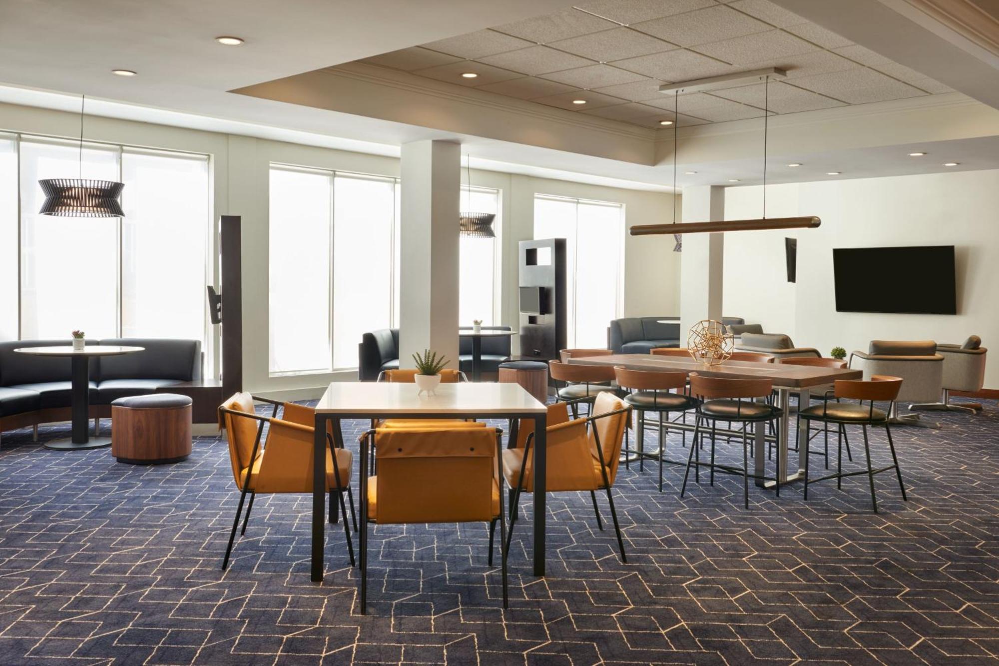 Отель Courtyard By Marriott Ottawa Downtown Экстерьер фото