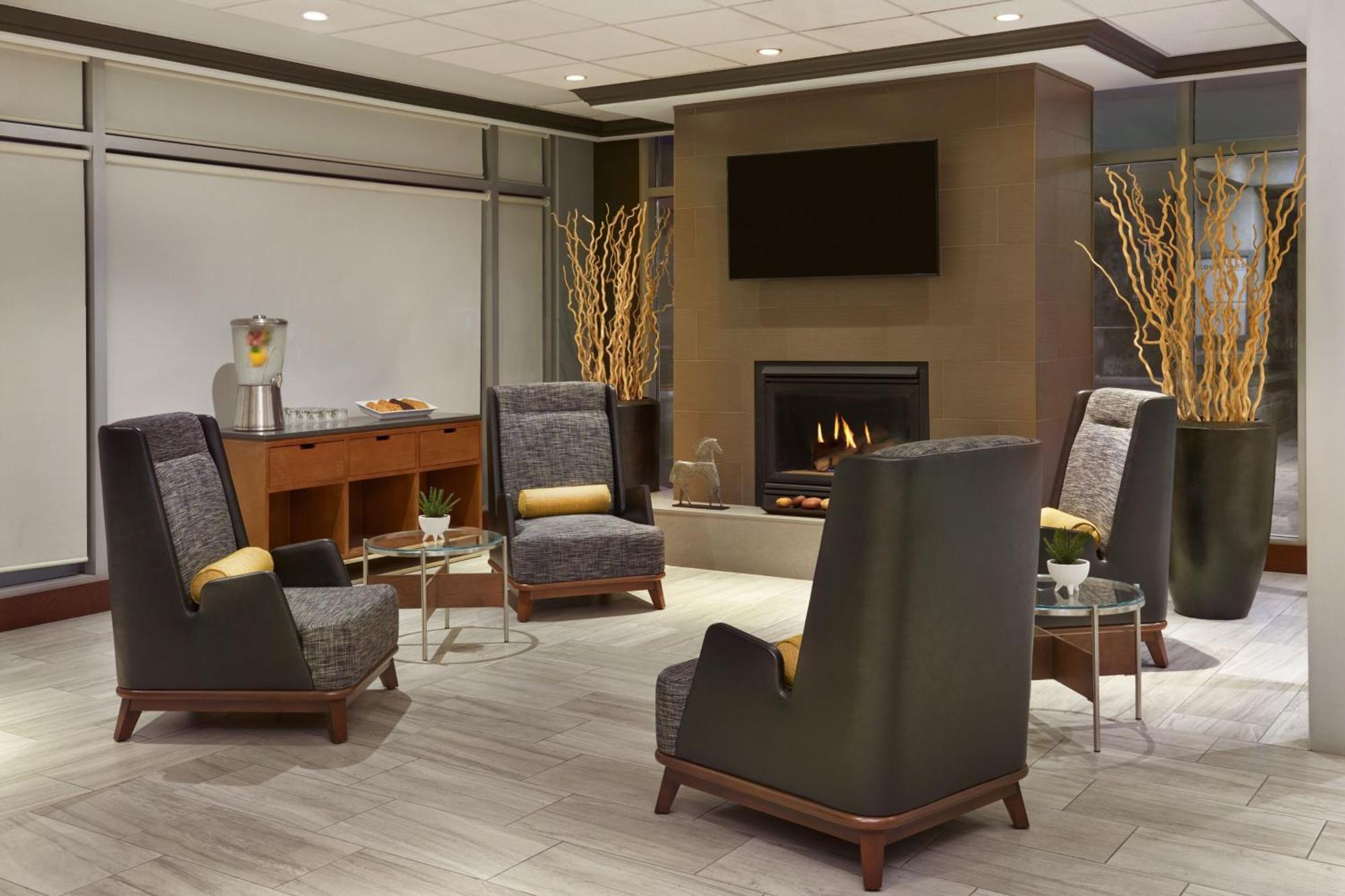 Отель Courtyard By Marriott Ottawa Downtown Экстерьер фото