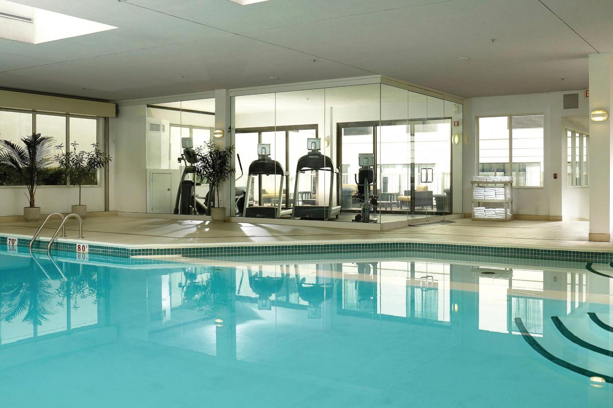 Отель Courtyard By Marriott Ottawa Downtown Экстерьер фото