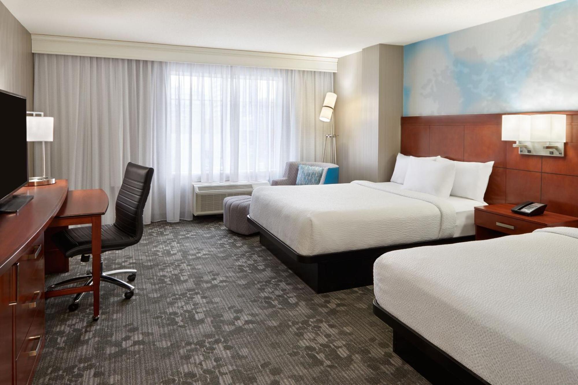 Отель Courtyard By Marriott Ottawa Downtown Экстерьер фото
