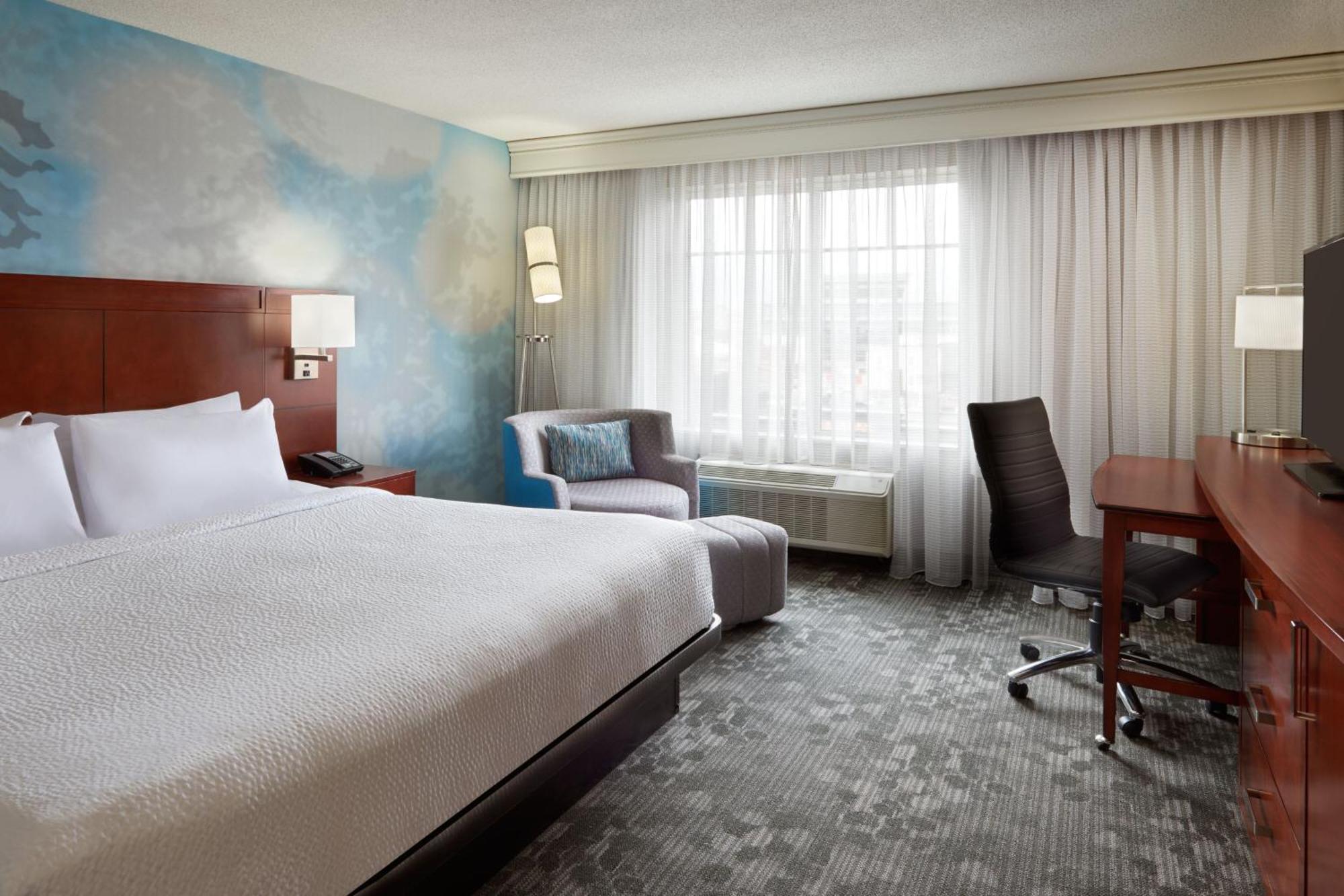 Отель Courtyard By Marriott Ottawa Downtown Экстерьер фото