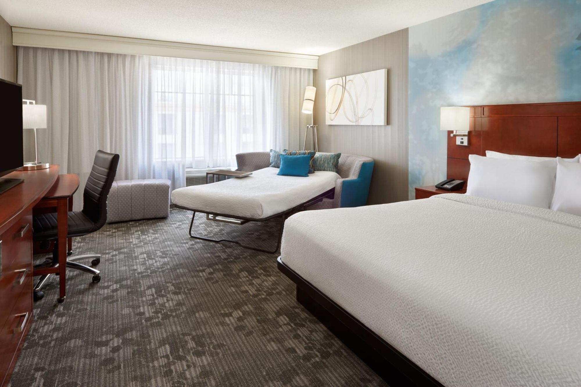 Отель Courtyard By Marriott Ottawa Downtown Экстерьер фото