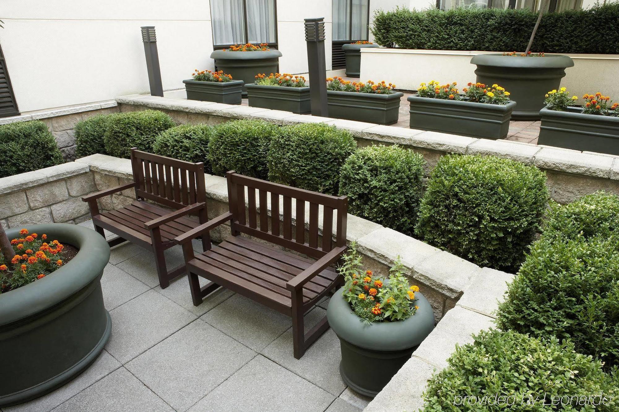 Отель Courtyard By Marriott Ottawa Downtown Экстерьер фото