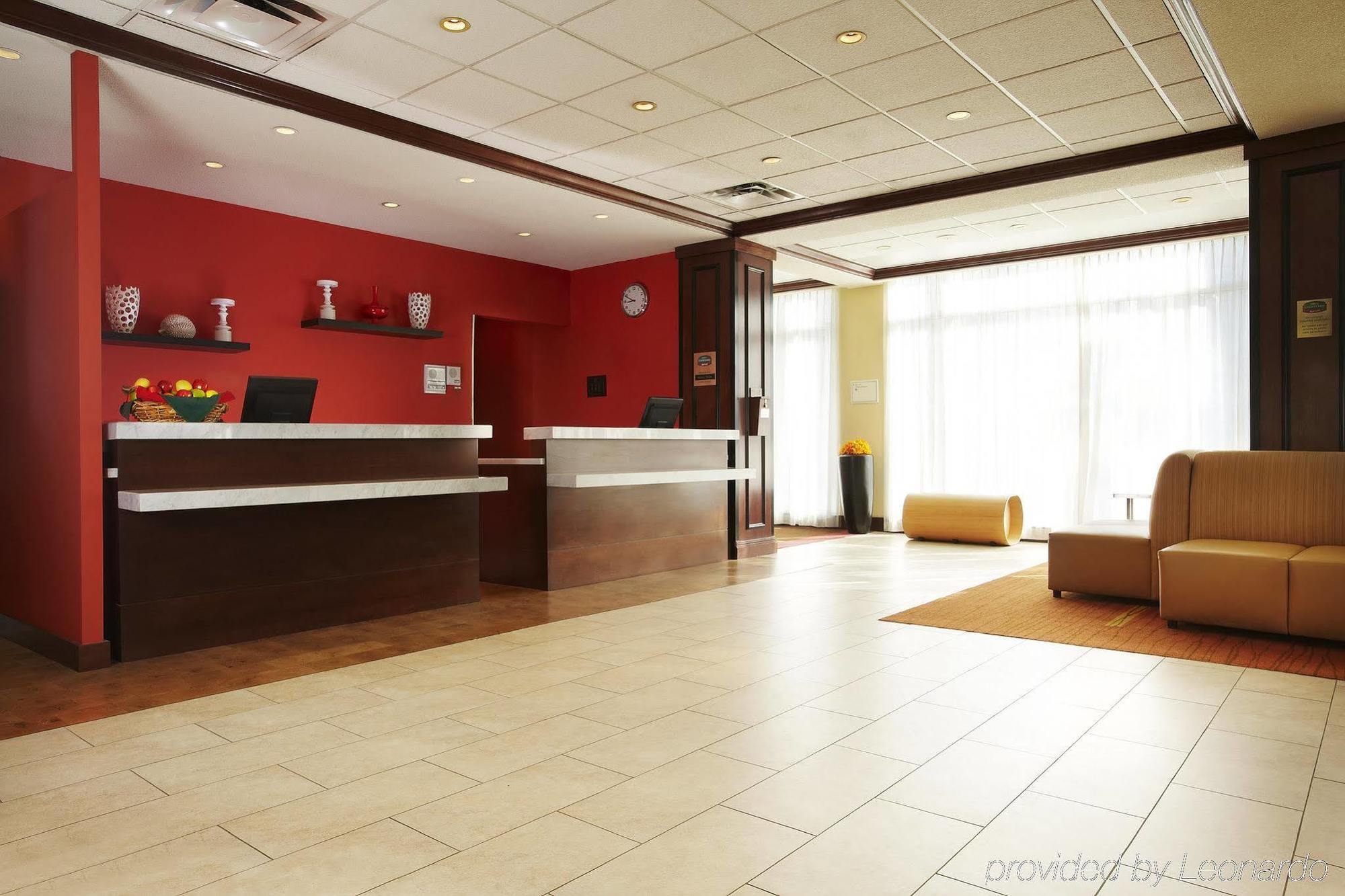 Отель Courtyard By Marriott Ottawa Downtown Интерьер фото
