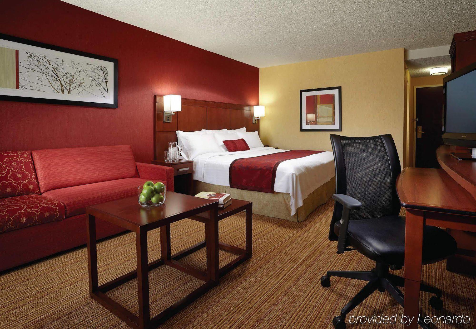 Отель Courtyard By Marriott Ottawa Downtown Экстерьер фото