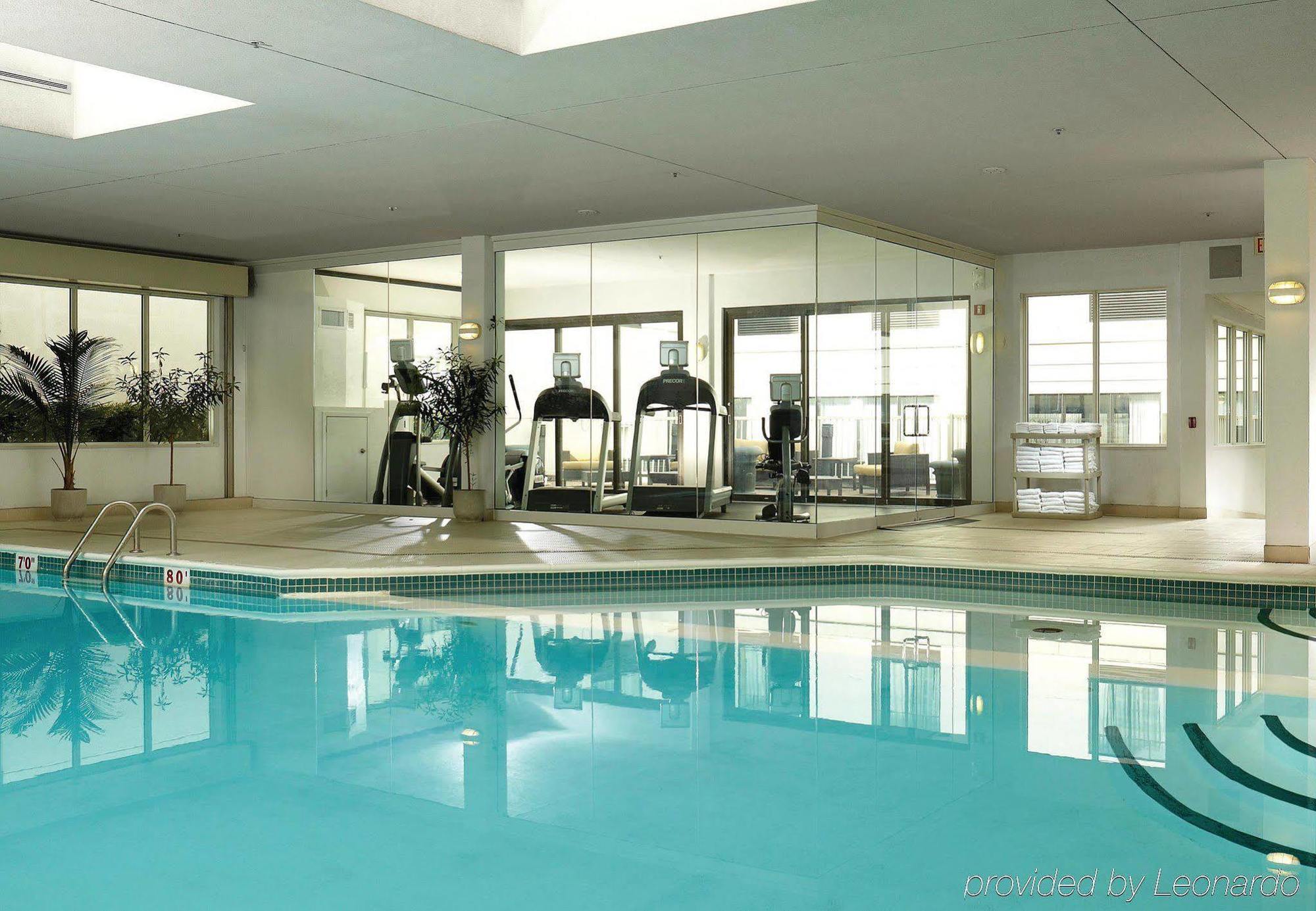 Отель Courtyard By Marriott Ottawa Downtown Экстерьер фото