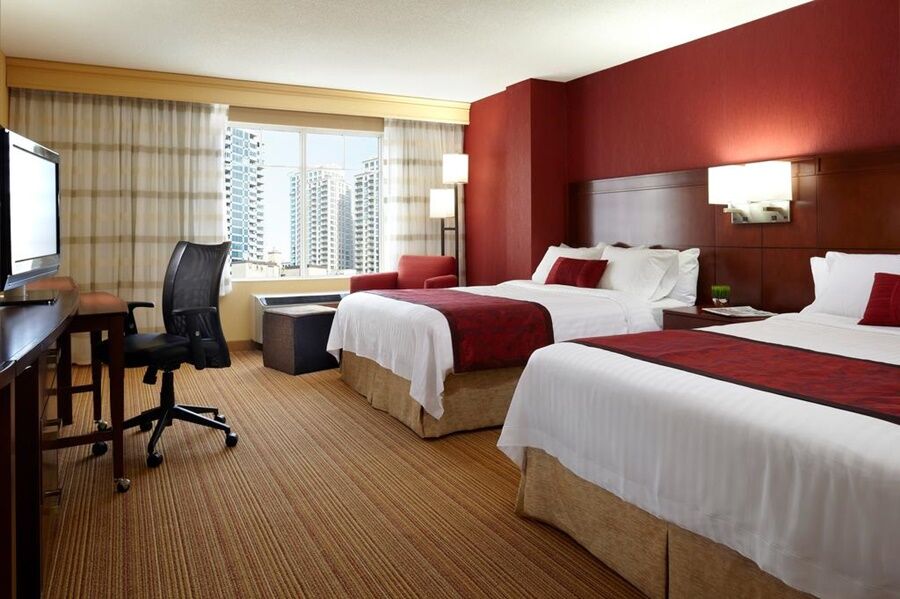 Отель Courtyard By Marriott Ottawa Downtown Экстерьер фото